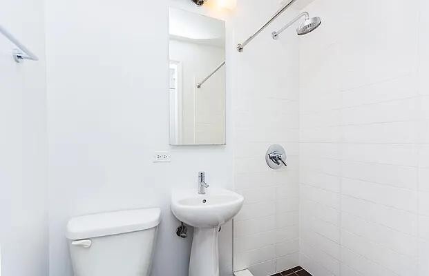 Building Photo - 212 W 91st St