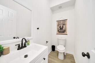 Building Photo - 4613 Ireland St