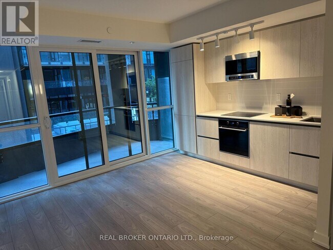 Photo du bâtiment - 110 Broadway Ave