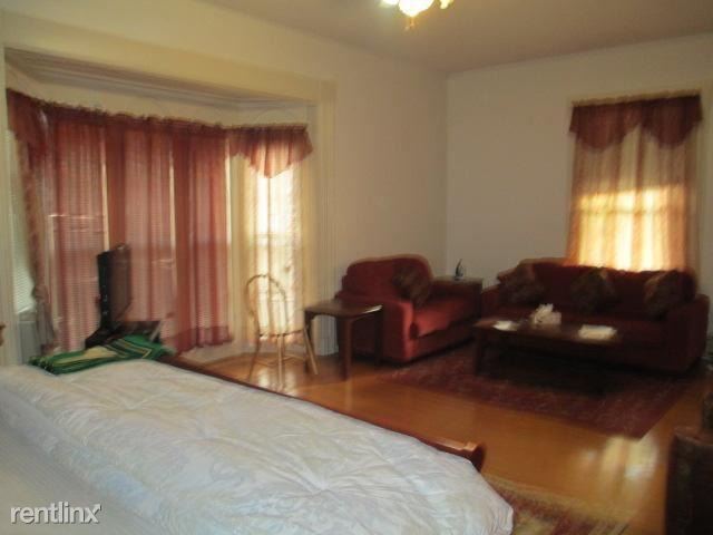 Foto del edificio - Studio, 1 bath Duplex - 38 Babcock St 2