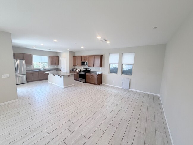 Building Photo - Unique Floorplan in Skye Canyon!