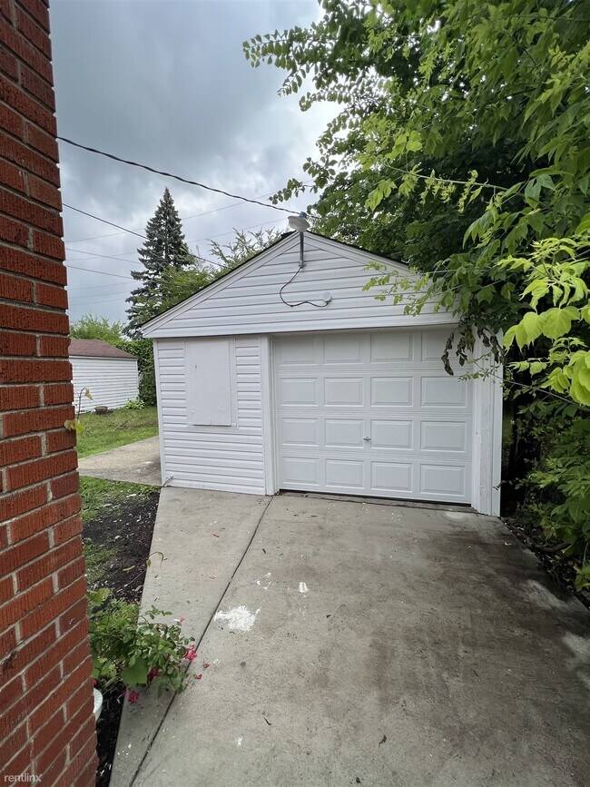 Foto del edificio - 3 br, 1 bath House - 17630 Huntington Road