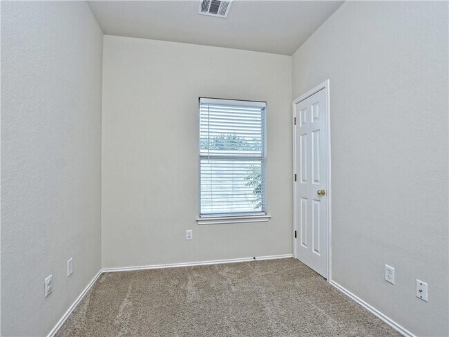 Foto del edificio - 917 E 3rd St