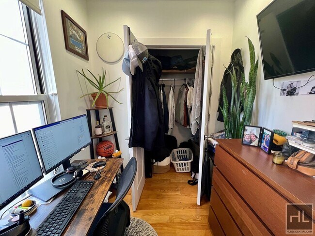 Foto del edificio - INDIA STREET 3BR 1.5BA w/ Private Laundry ...