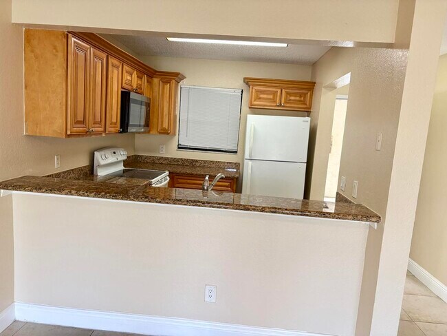 Foto del edificio - 1545 Lake Crystal Dr