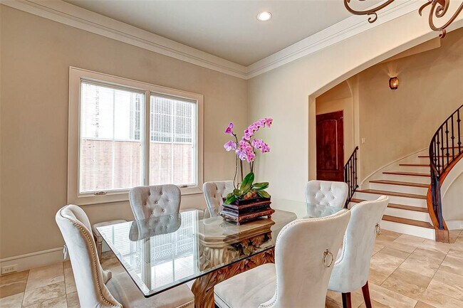 Foto del edificio - 2429 Potomac Dr