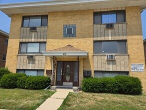 Building Photo - 4712 N Olcott Ave