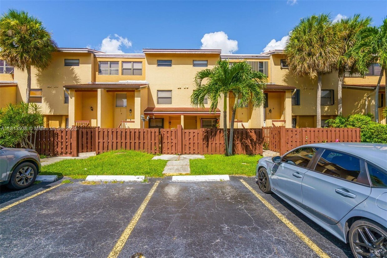 Primary Photo - 271 W Park Dr
