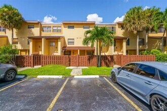 Building Photo - 271 W Park Dr