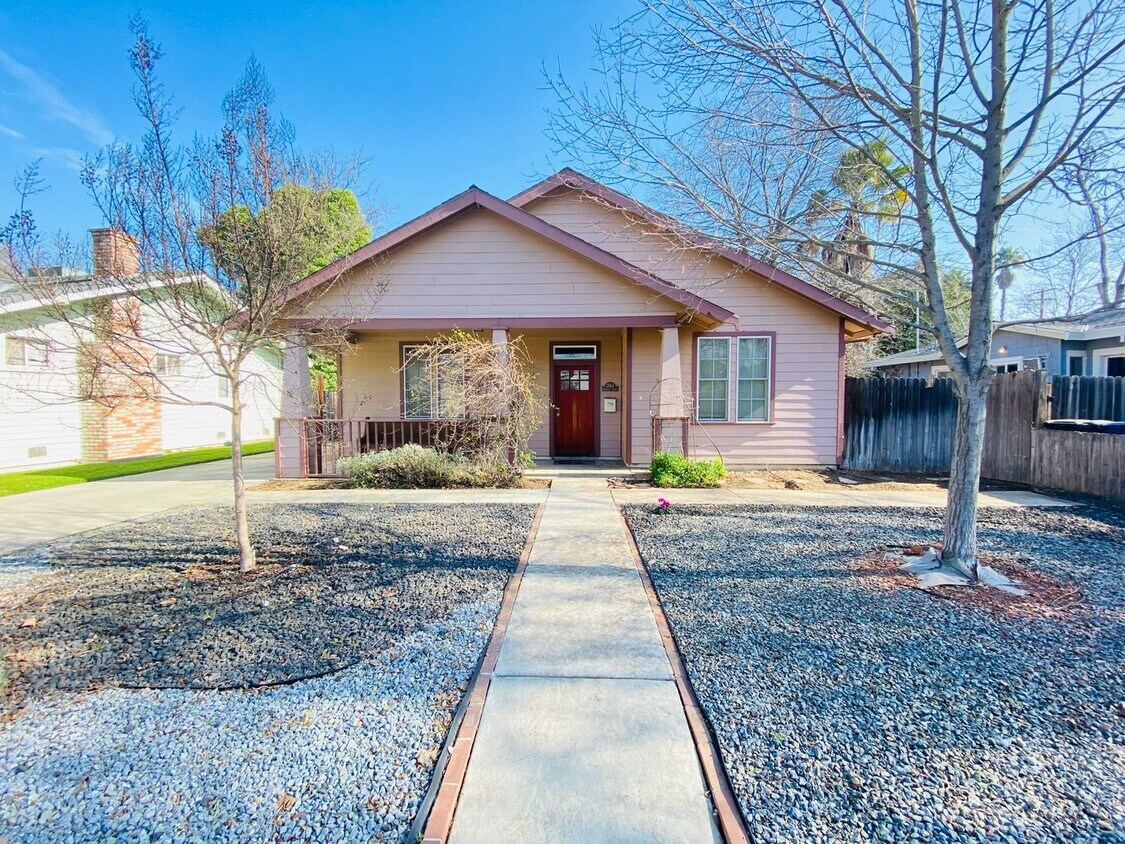Foto principal - Custom Three Bedroom in Woodlake Neighborh...