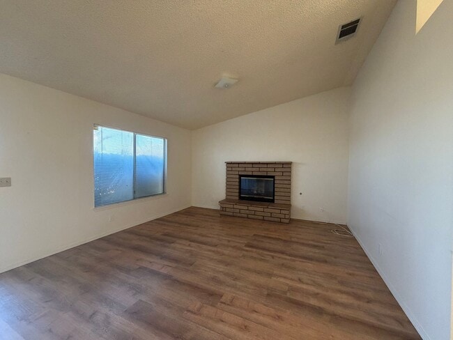 Building Photo - 3 Bedroom House Located in Cul De Sac Near Sportspark