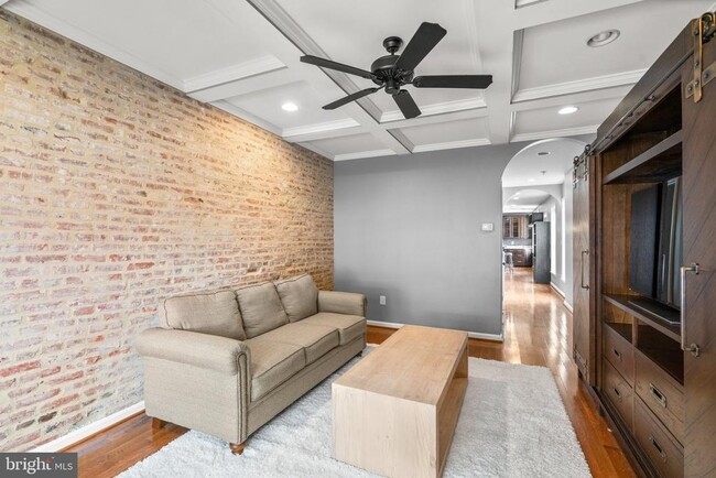 Foto del edificio - 300 S Robinson St