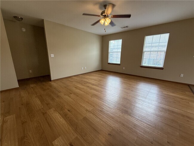 Foto del edificio - 213 Foxglove St