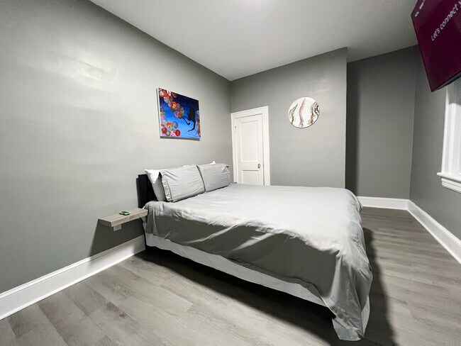 Foto del edificio - 817 Ferdinand Ave SW