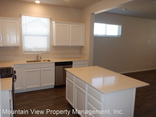 Foto del edificio - 3 br, 2.5 bath House - 1342 NW Upas Place