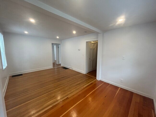 Foto del edificio - 46 Lawn Ave