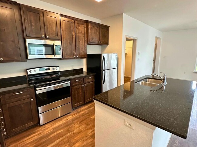 Foto del edificio - Charming 3 Bed 2 Bath Home - Fenced Backyard!