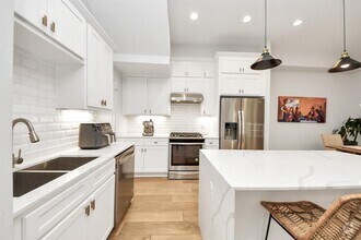 Building Photo - 849 Martin St