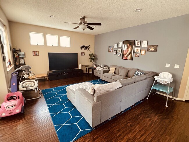 Building Photo - 5595 NE Azores Ct