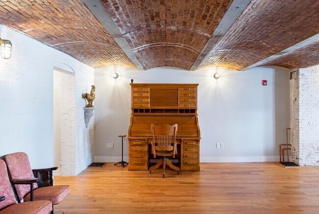 Building Photo - 139 Border St