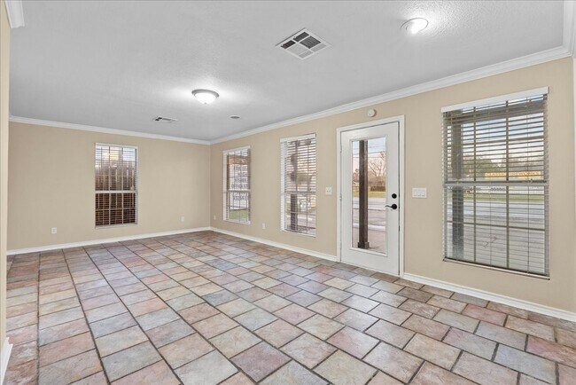 Foto del edificio - 114 Grand Ave