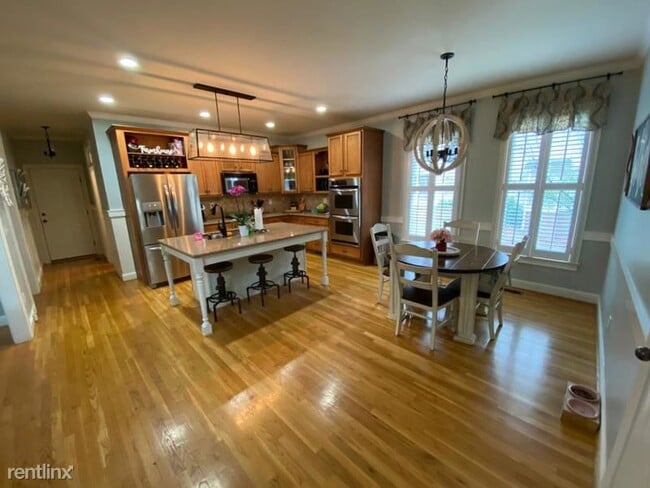 Building Photo - 6 br, 4.5 bath House - 4067 Andover Circle...