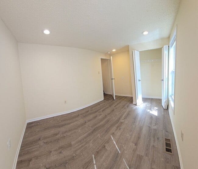 Building Photo - Spacious 2-Bedroom Townhome – Newly Renovated & Move-In Ready! ** VOUCHER HOLDERS ONLY**