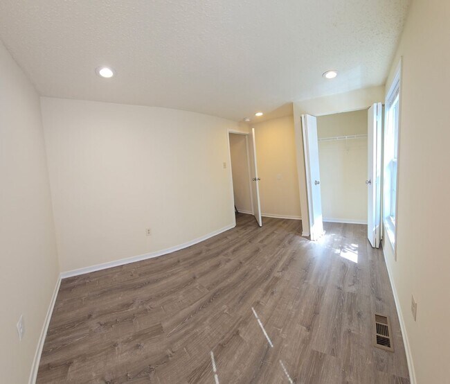Foto del edificio - Spacious 2-Bedroom Townhome – Newly Renovated & Move-In Ready! ** VOUCHER HOLDERS ONLY**