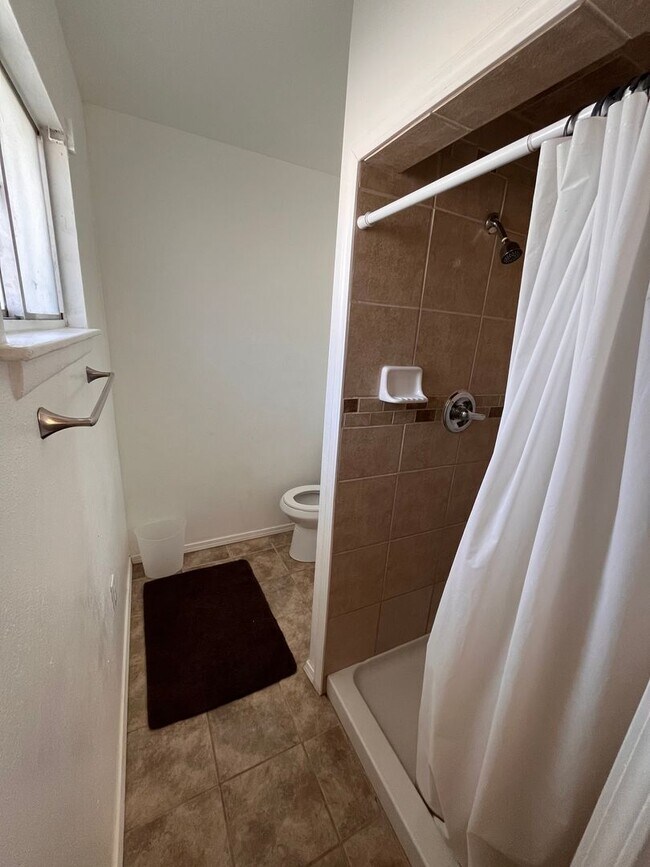 Foto del edificio - Move in ready!