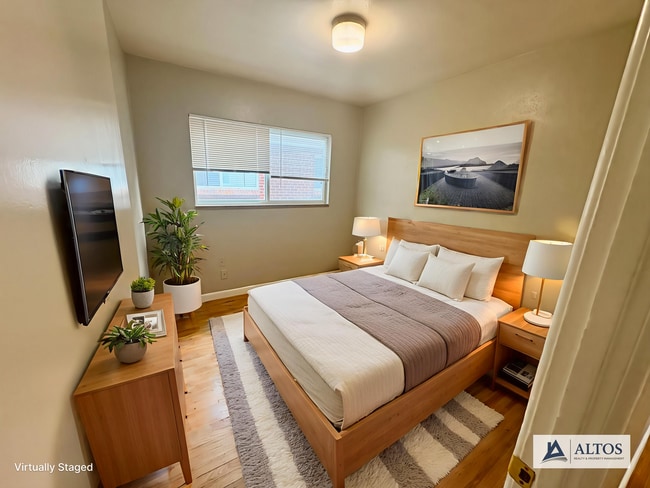 Building Photo - Charming 2 Bedroom Upper Unit onsite Laundry!