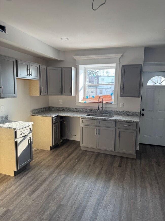 Building Photo - Beautifully fully renovated home now available for rent