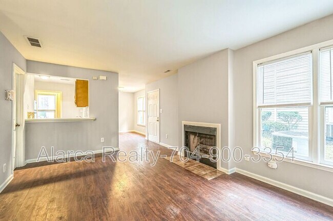 Foto del edificio - 3136 Driftwood Dr