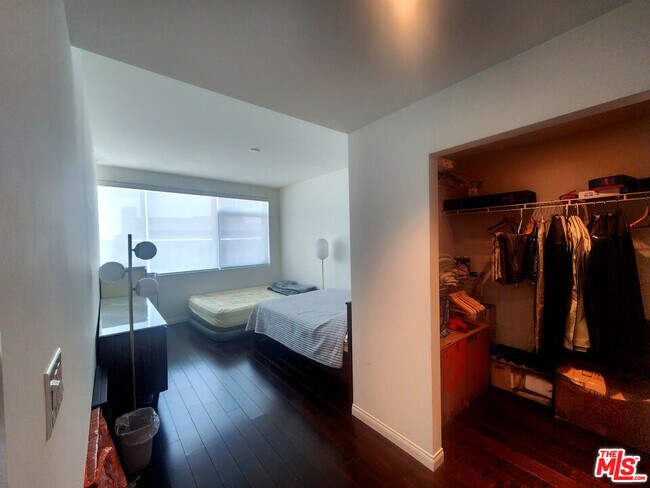 Foto del edificio - 3785 Wilshire Blvd