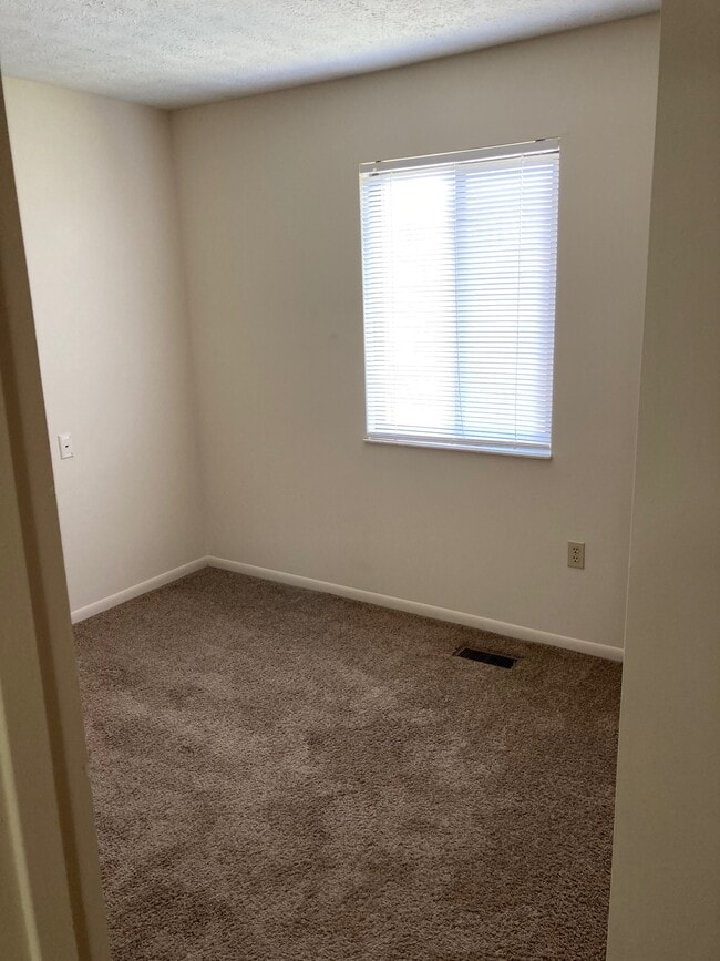 bedroom 3 - 811 trustway ct