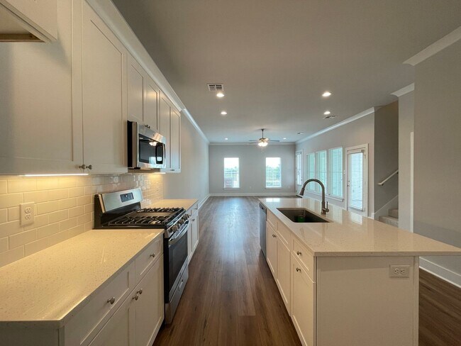 Foto del edificio - Brand new in Dawson Bluff and move in ready!