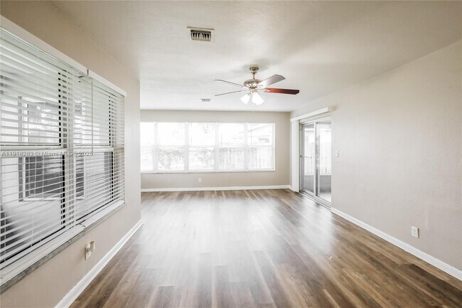 Foto del edificio - 6212 NW 15th Ct