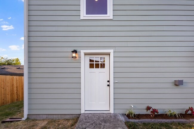 Building Photo - Brand New Two Bedroom Home Built in Highla...