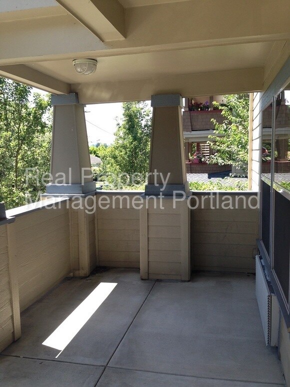 Foto del edificio - 9837 NE Irving St