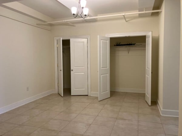 Foto del edificio - 300 COMMUNIPAW Ave