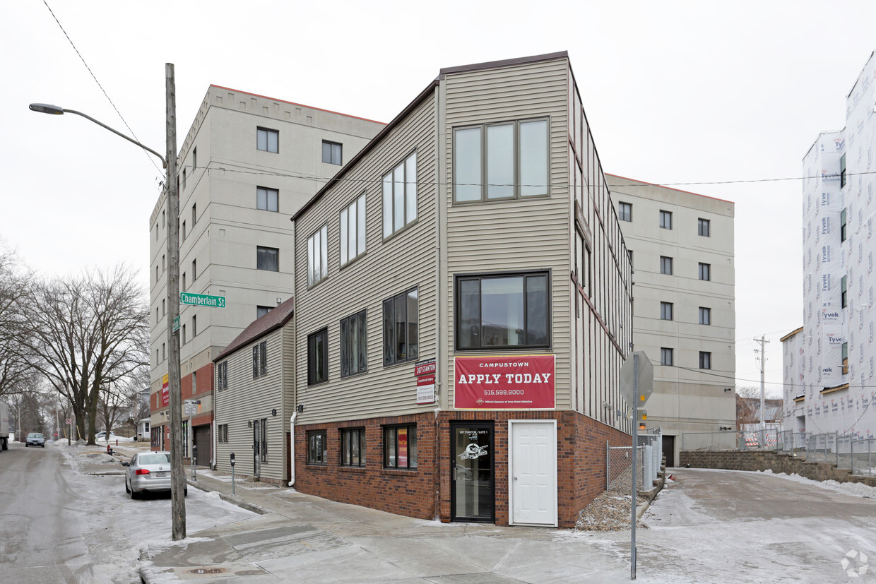 Building Photo - 207 Stanton Ave