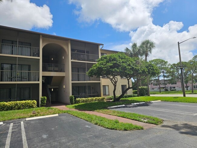 Building Photo - 206 Foxtail Dr