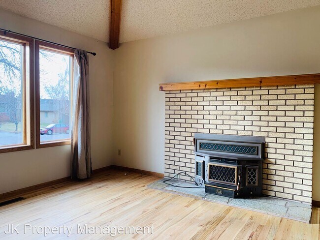 Foto del edificio - 4 br, 3 bath House - 3917 14th Ave S