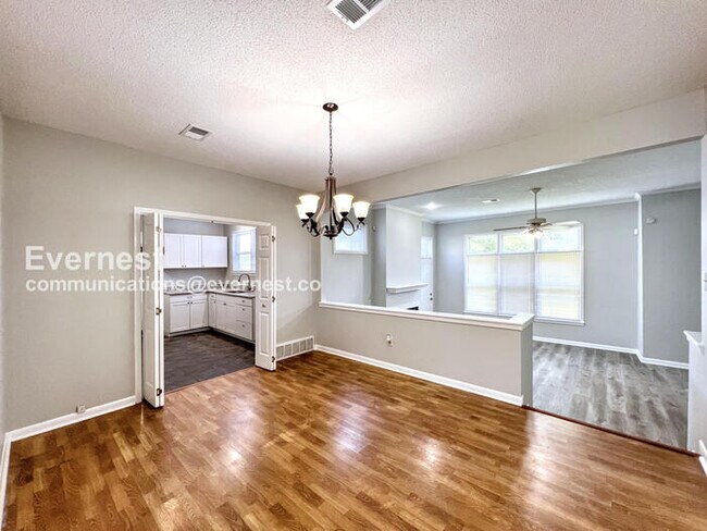 Foto del edificio - 5058 Pheasant Run Ln