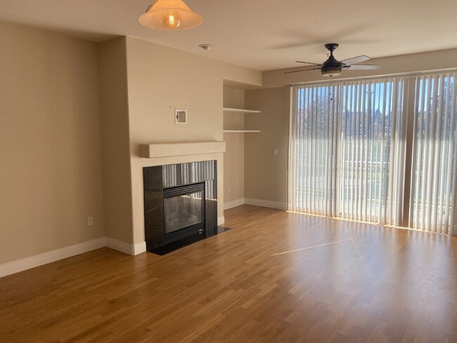 Building Photo - Spacious 2-Bed/2-Bath Cry Creek Crossing C...