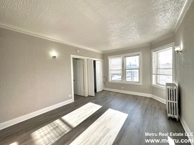 Foto del edificio - 3943 W Diversey Ave