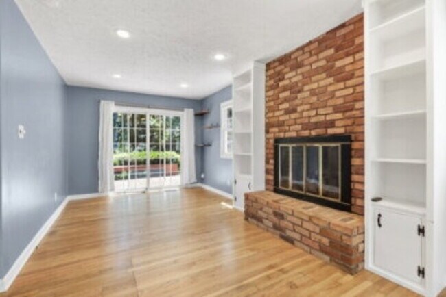 Building Photo - 1355 North Ridge Street