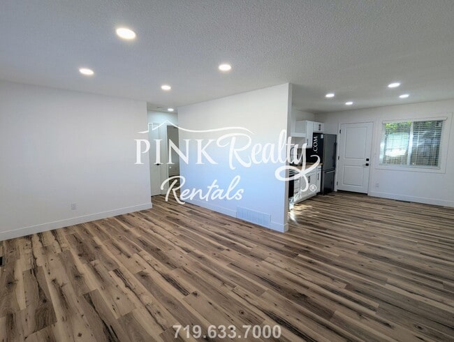 Building Photo - 3916 E Pikes Peak Ave