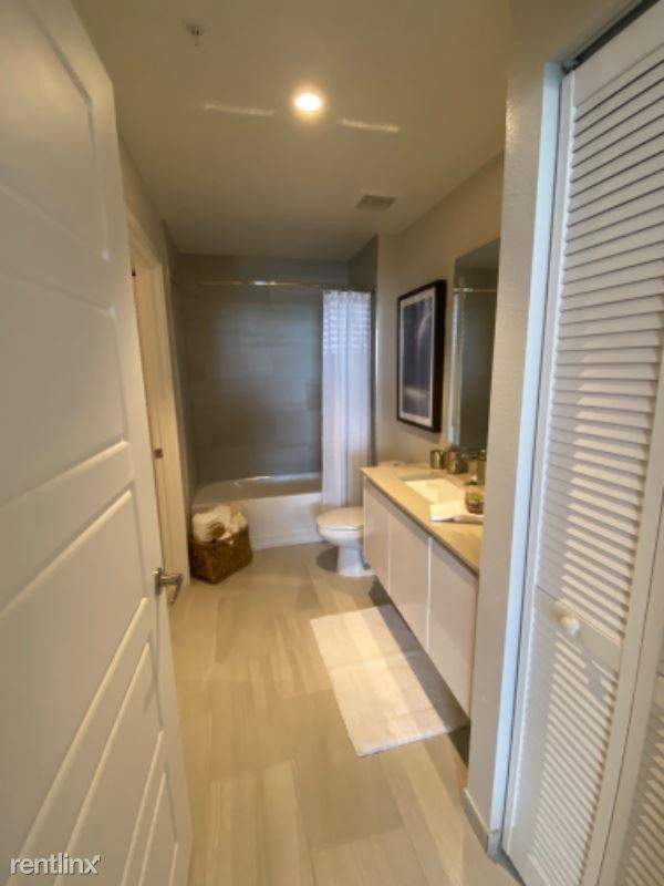 Foto del edificio - 8125 SW 72nd Ave