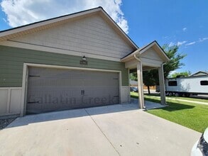 Building Photo - 895 Longbow Ln