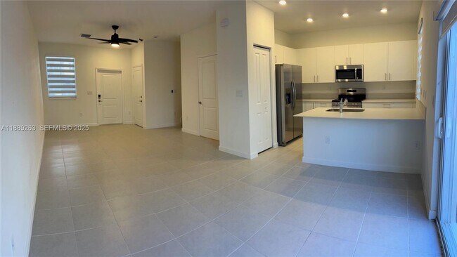 Foto del edificio - 2451 SE 28th St